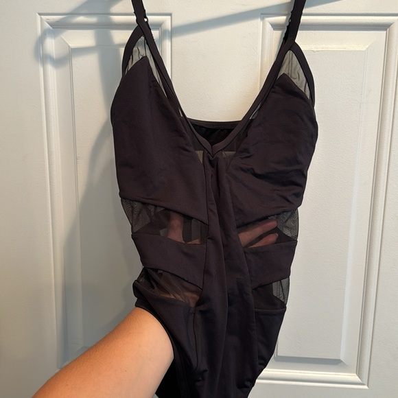 Kenneth Cole One Piece - Picture 13 of 15